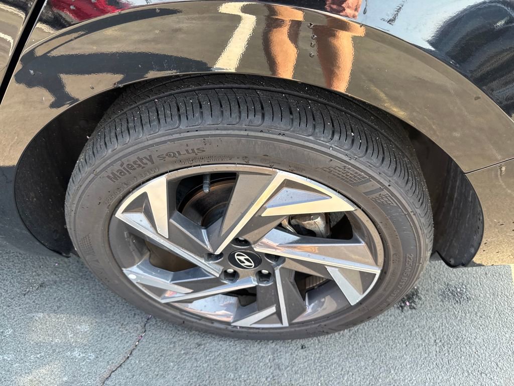 Used 2025 Hyundai Elantra SEL image 27