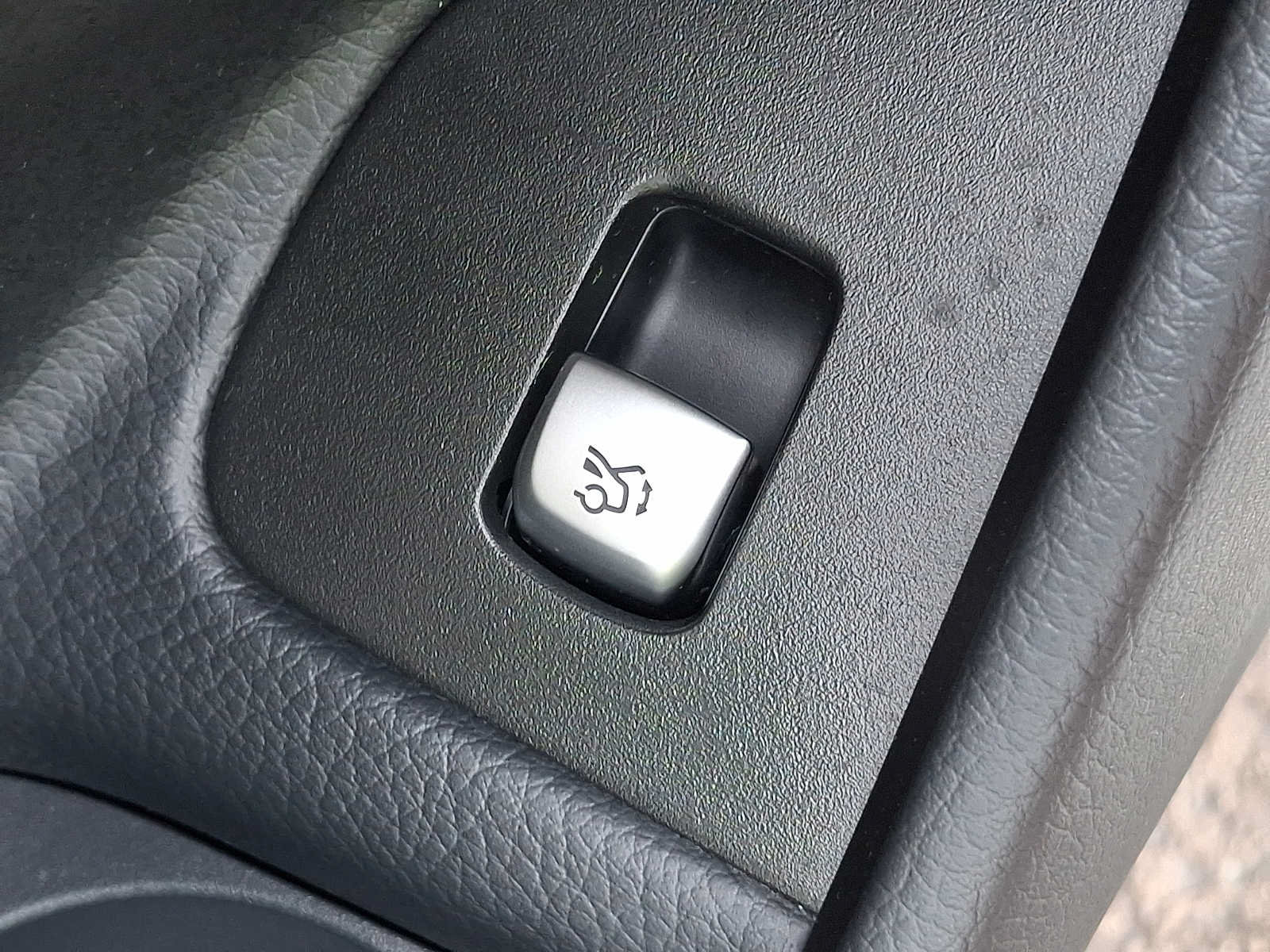 Used 2023 Mercedes-Benz E 350 4MATIC Sedan image 24