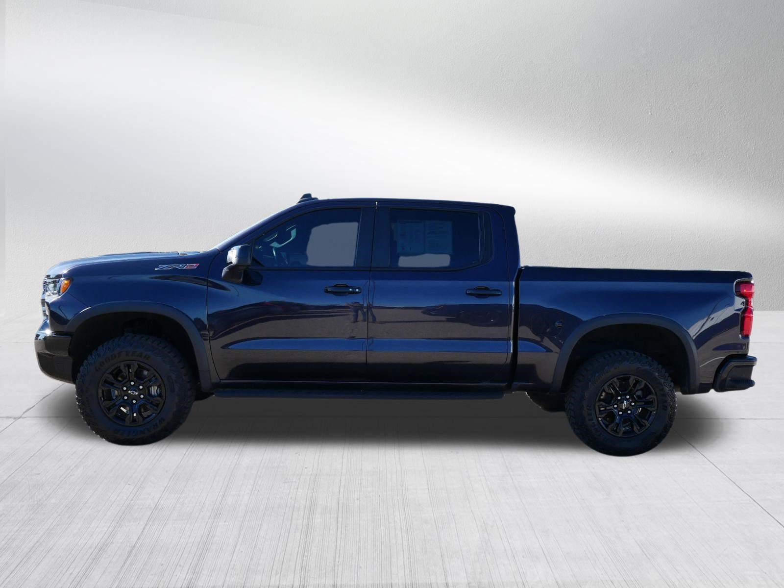 Used 2022 Chevrolet Silverado 1500 ZR2 w/ Technology Package AWD/4WD image 4
