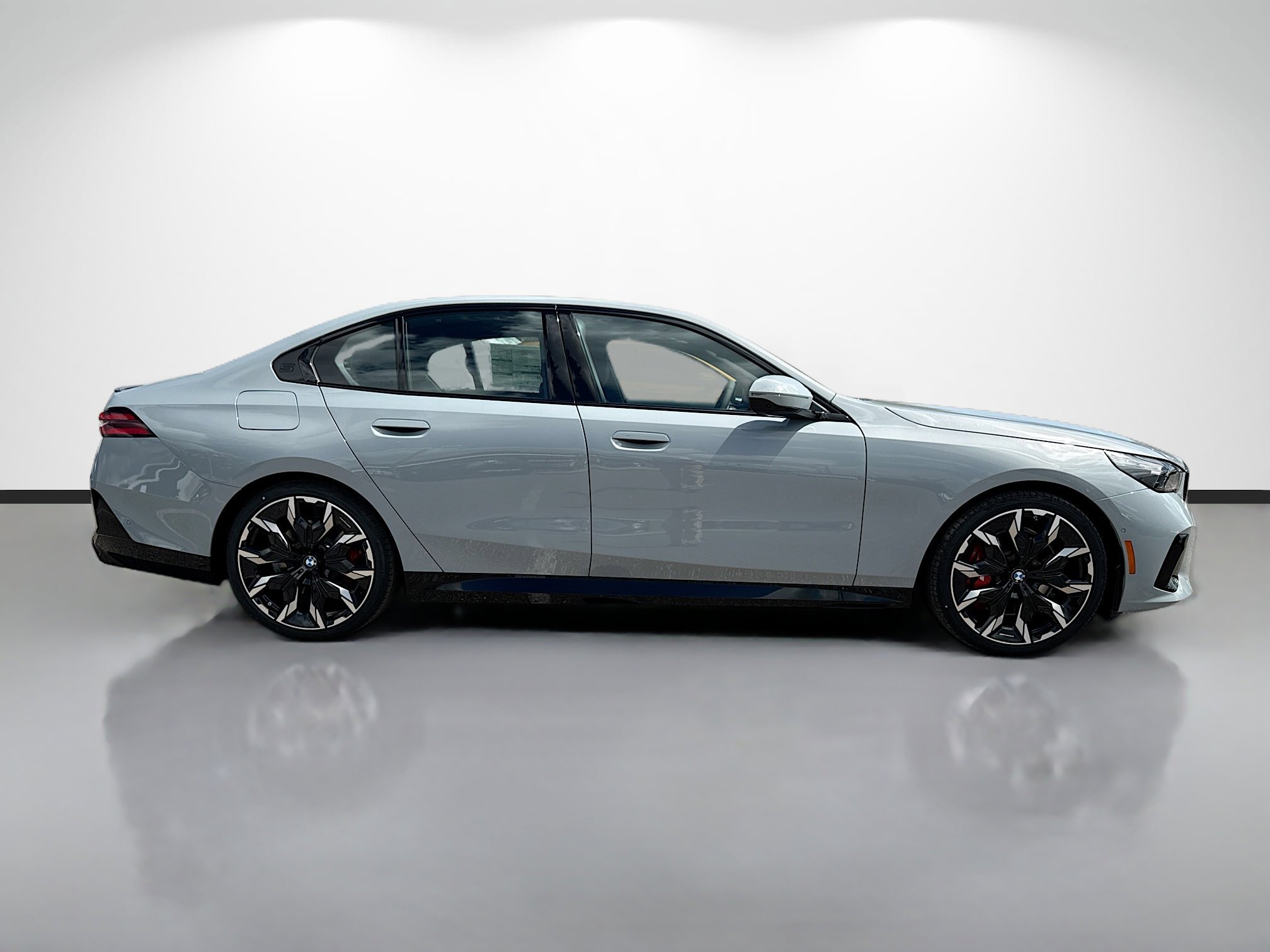 New 2026 BMW 540i xDrive w/ Executive Package image 2