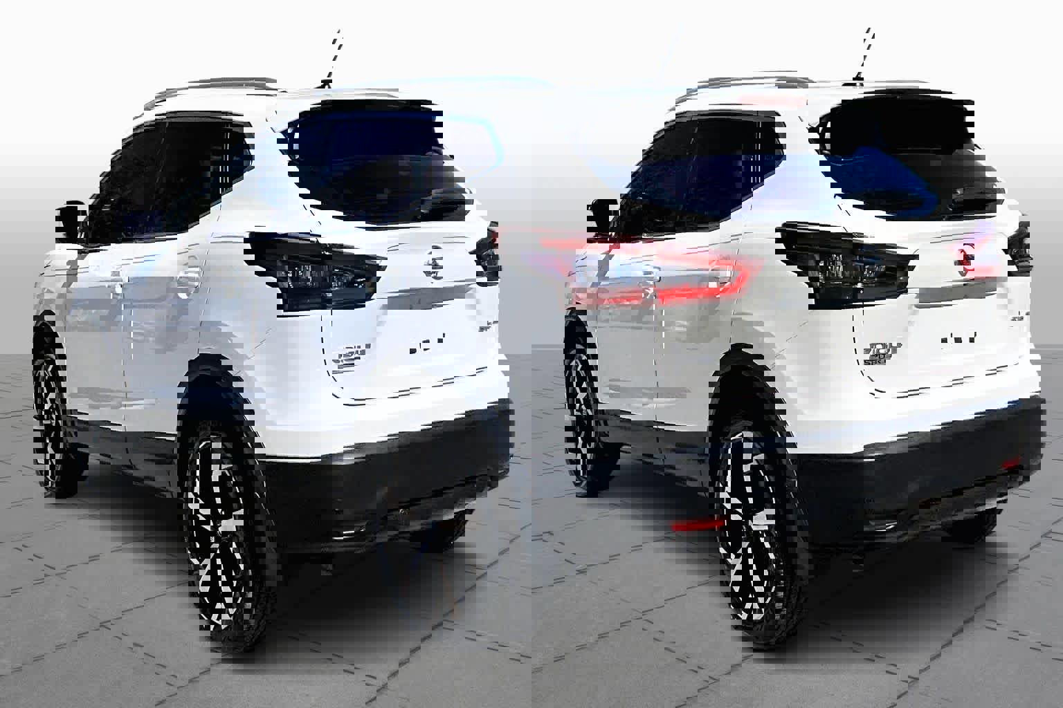 Used 2021 Nissan Rogue Sport SL w/ Premium Package image 12