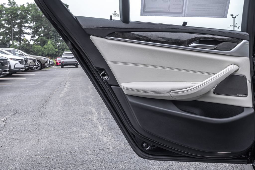 Used 2023 BMW M550i xDrive w/ Executive Package AWD/4WD image 30