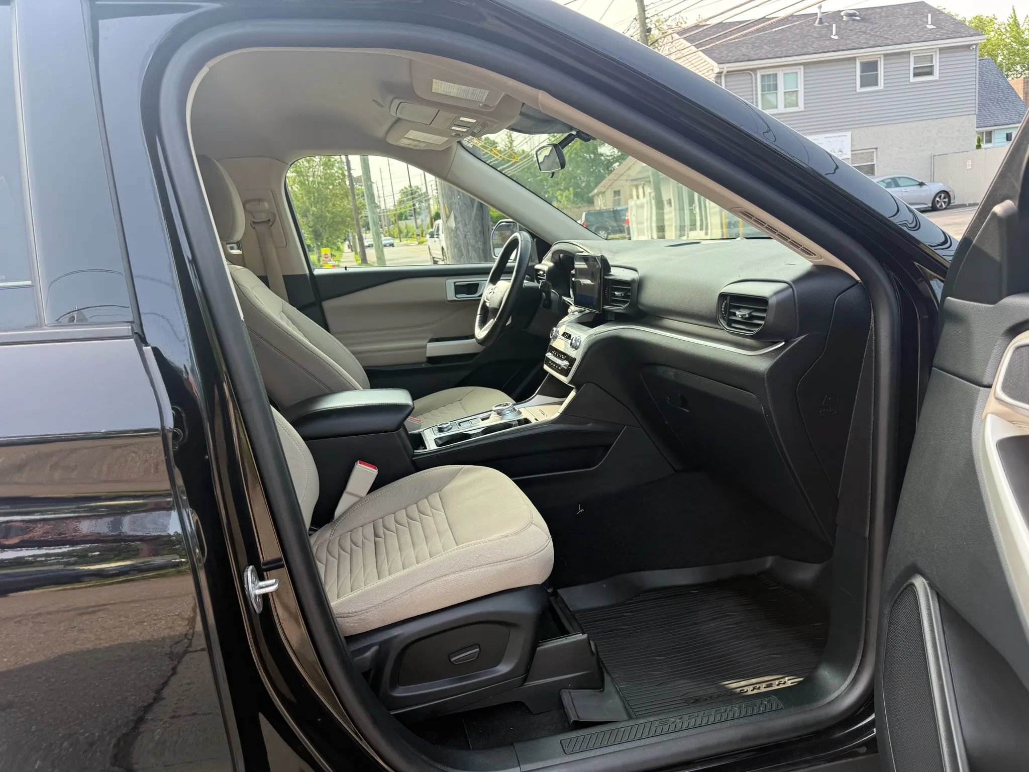 Used 2021 Ford Explorer XLT AWD/4WD image 26