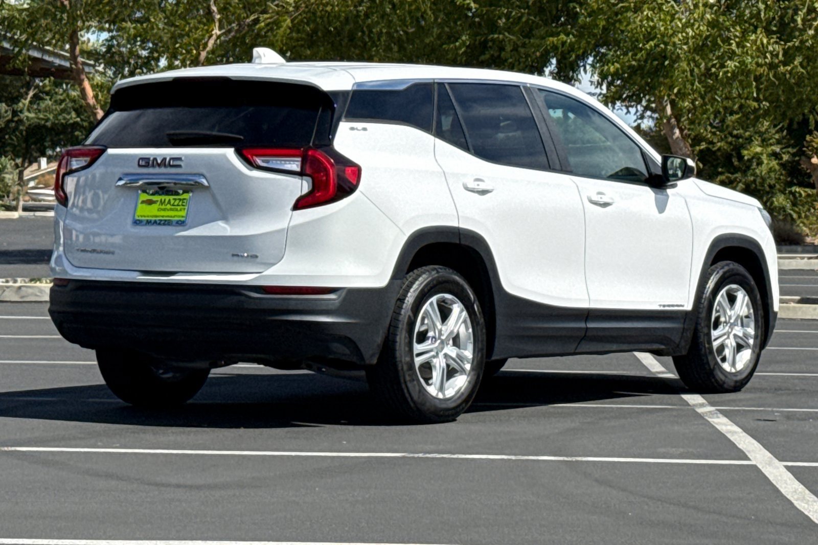 Used 2024 GMC Terrain SLE AWD/4WD image 11
