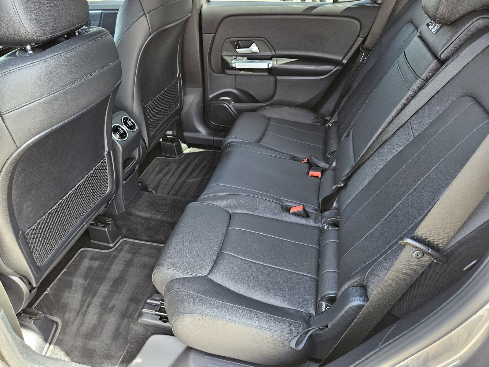 Used 2021 Mercedes-Benz GLB 250 w/ Premium Package image 16