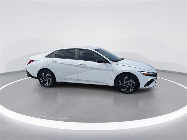 Certified 2025 Hyundai Elantra SEL image 9