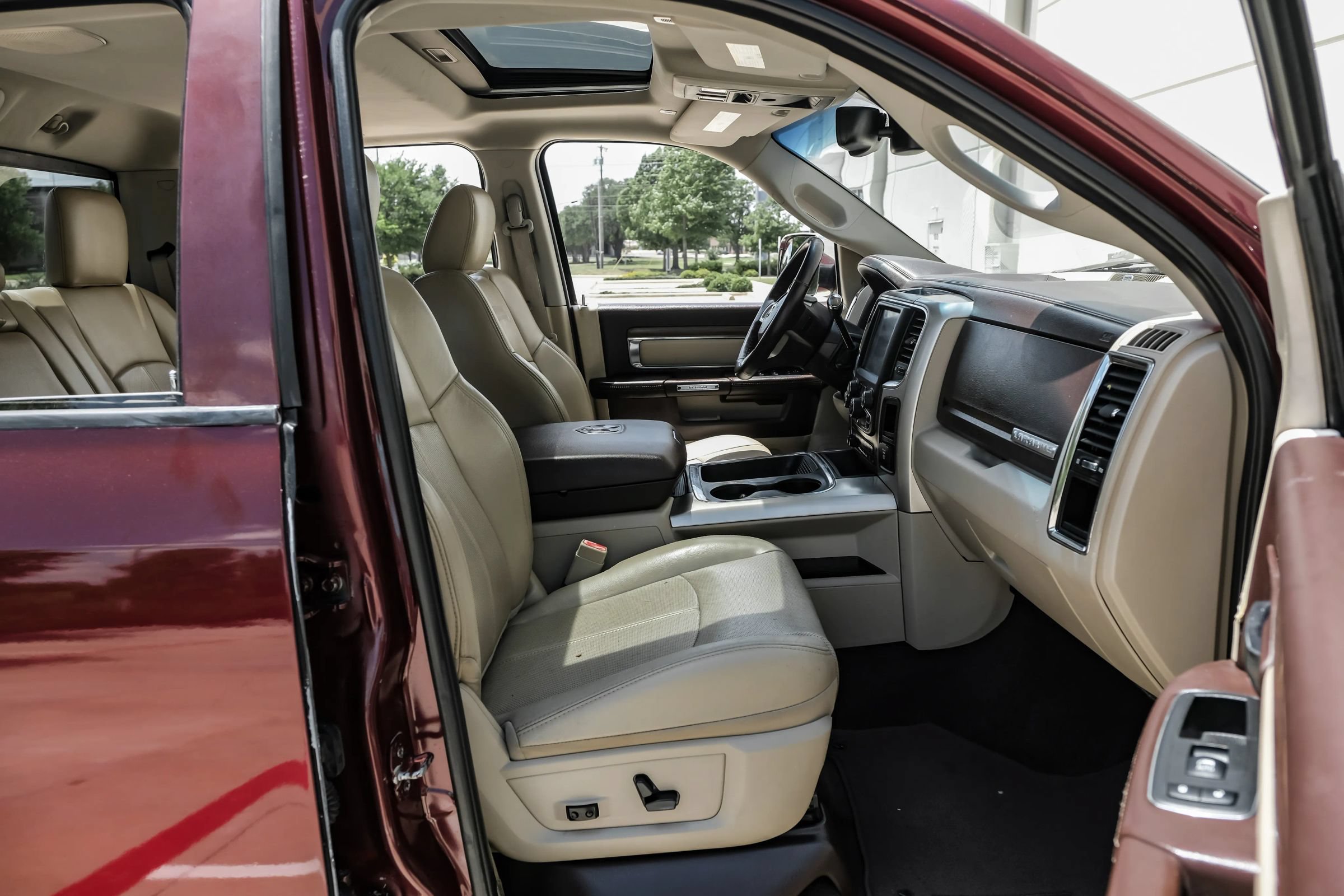 Used 2018 RAM 2500 Laramie w/ Convenience Group AWD/4WD image 30