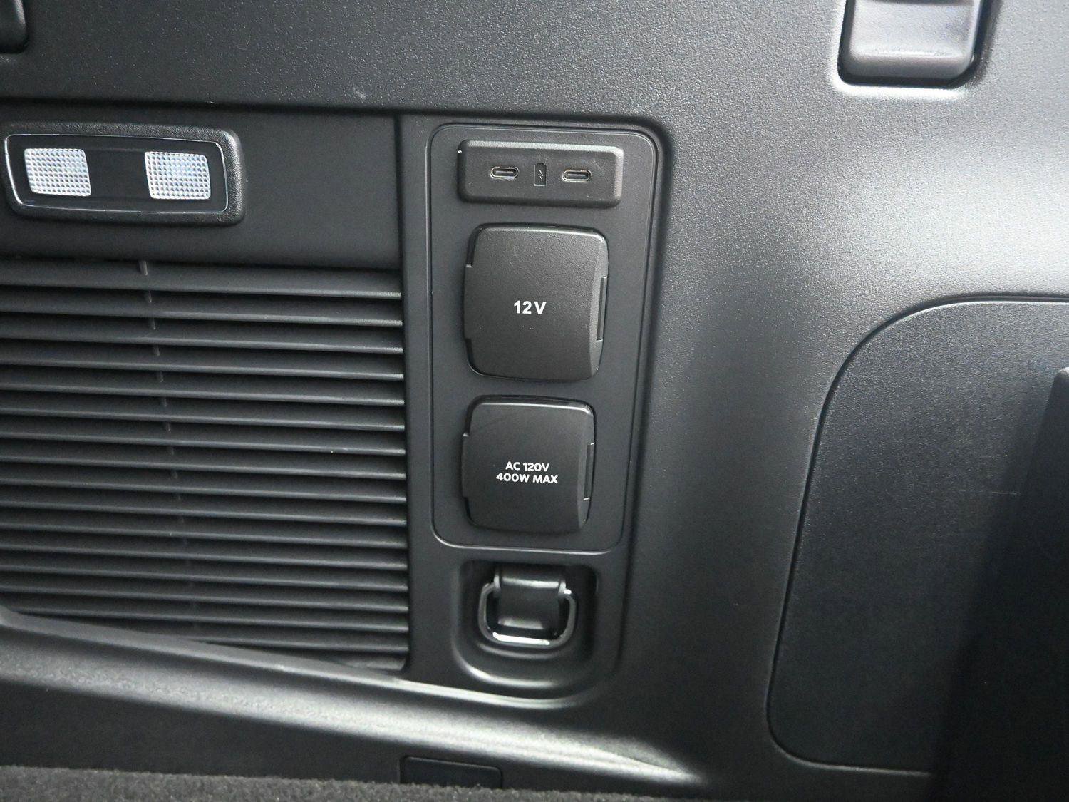 Used 2025 Ford Expedition Platinum image 19