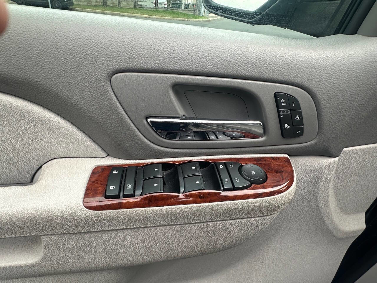 Used 2013 Chevrolet Suburban LT image 28