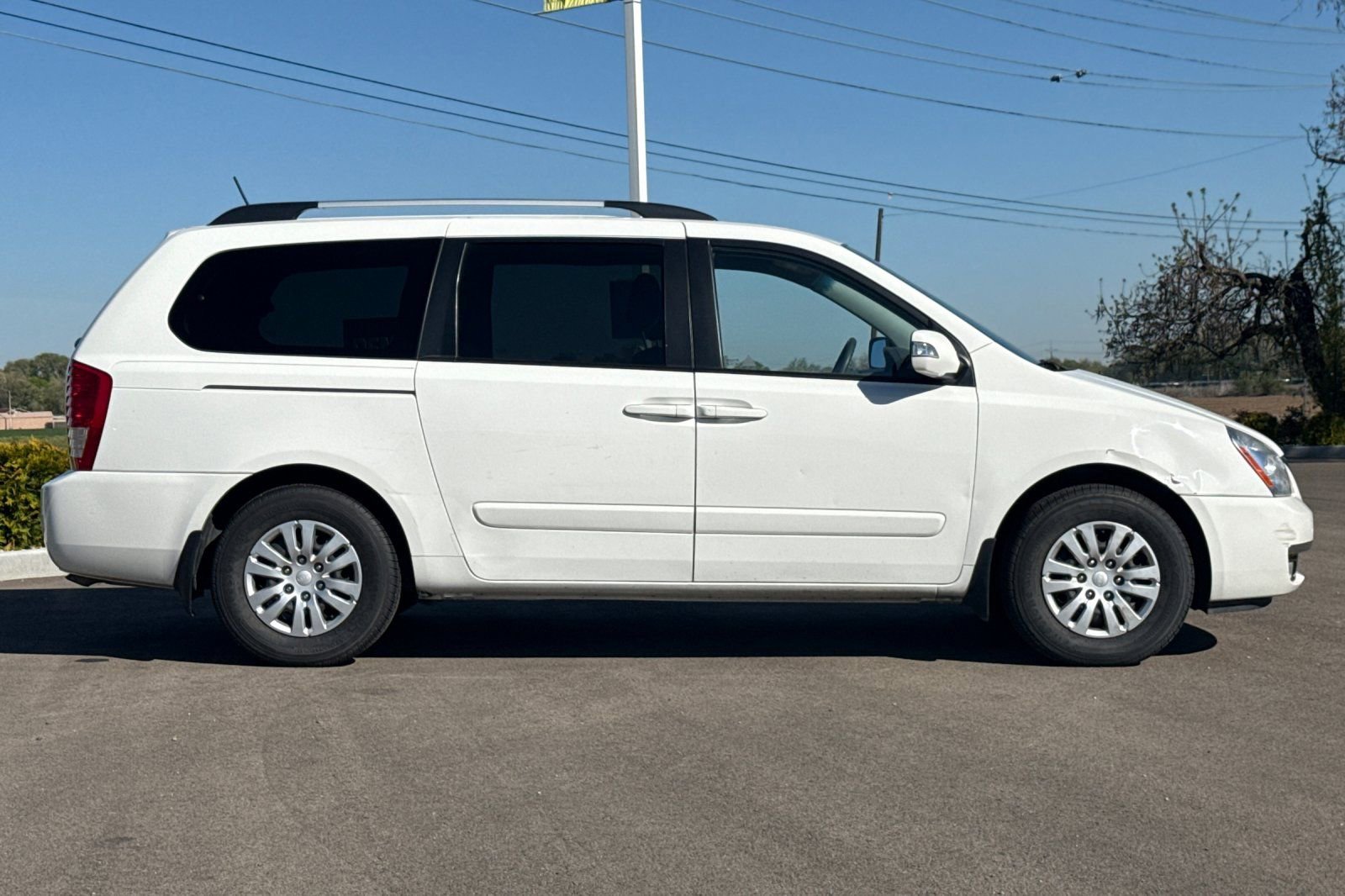 Used 2014 Kia Sedona LX FWD image 3