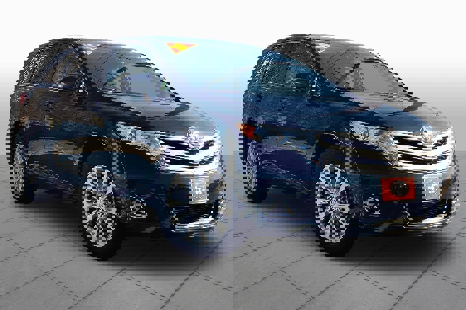 Used 2015 Toyota Venza LE AWD/4WD image 3