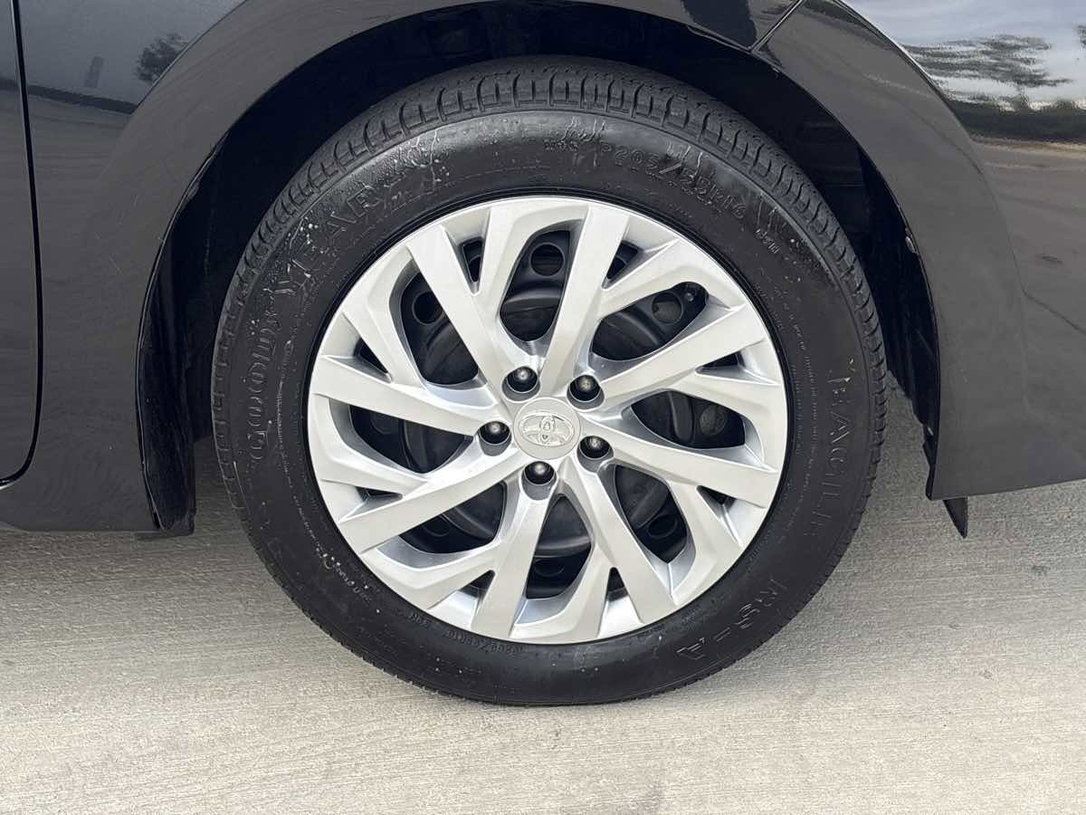 Used 2017 Toyota Corolla LE w/ Carpet Mat Package (TMS) FWD image 9