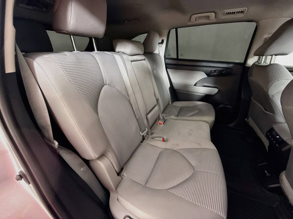 Used 2023 Toyota Highlander LE FWD image 26