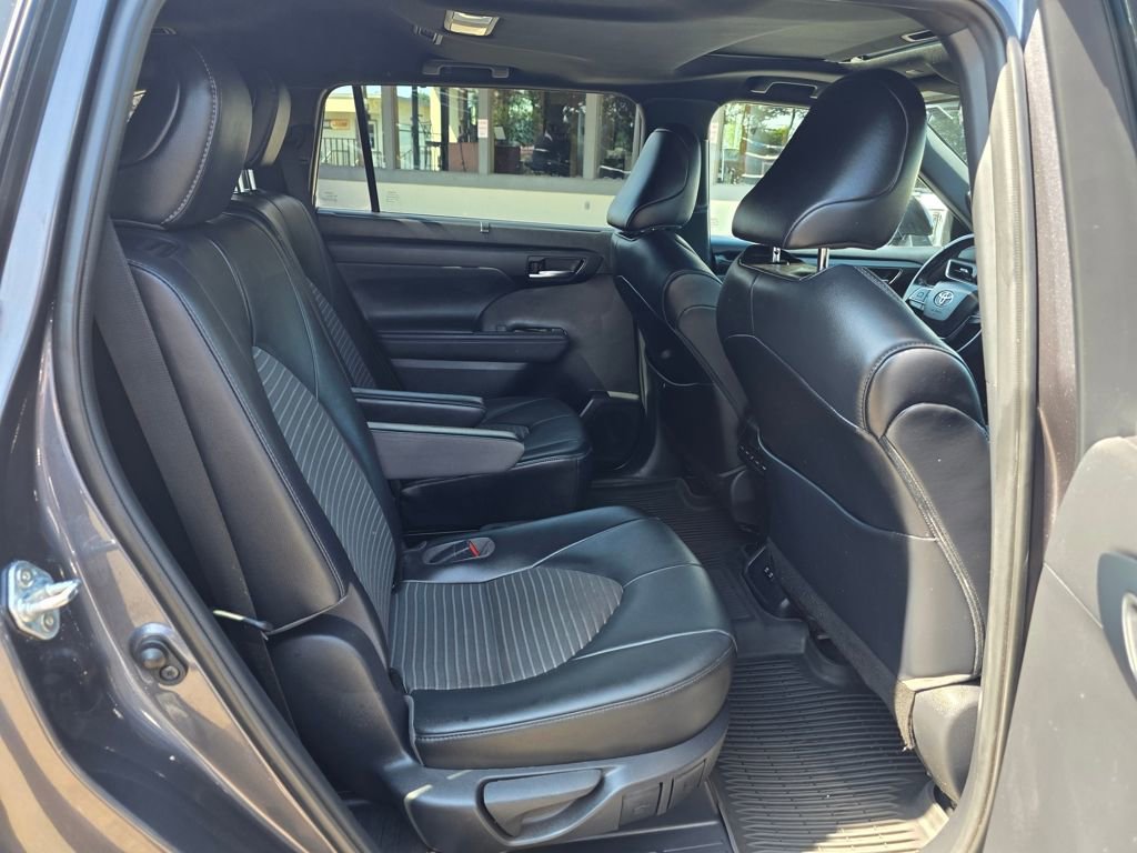 Used 2021 Toyota Highlander XSE image 30