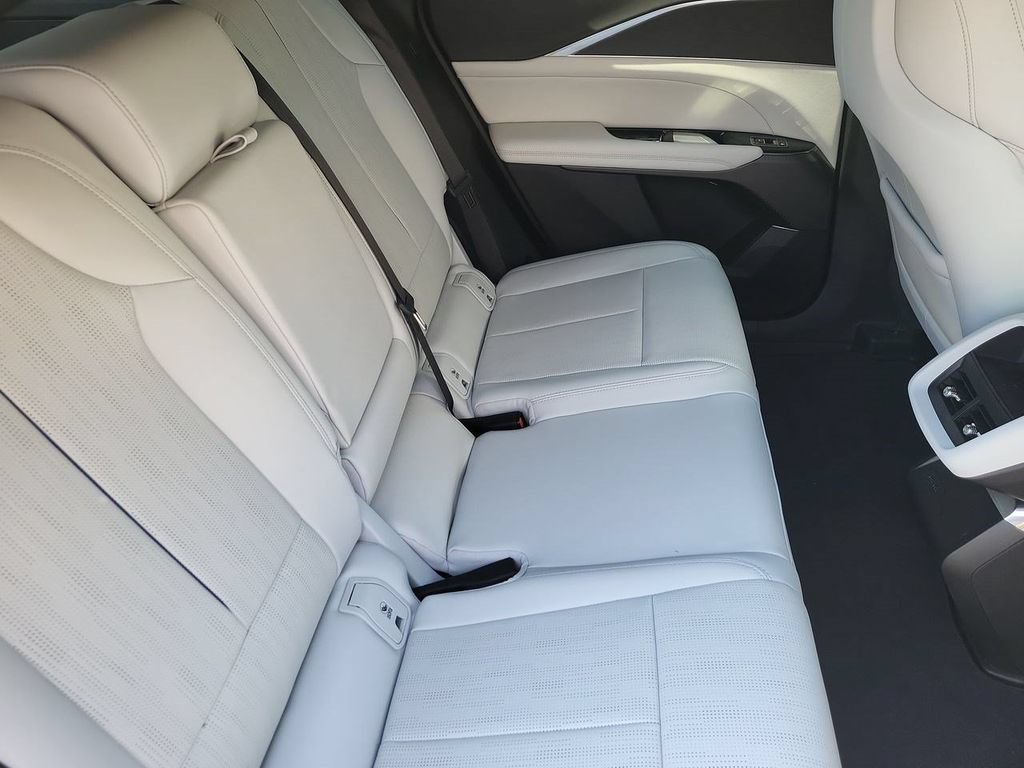Used 2024 Cadillac Lyriq Sport AWD/4WD image 34