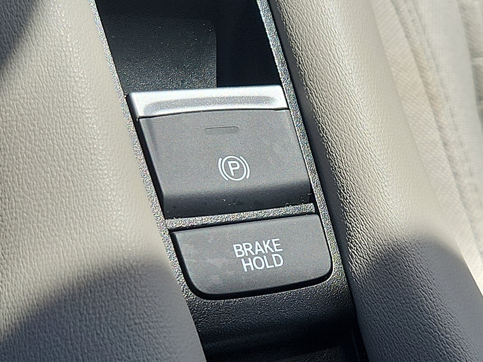 Used 2025 Honda HR-V LX image 25