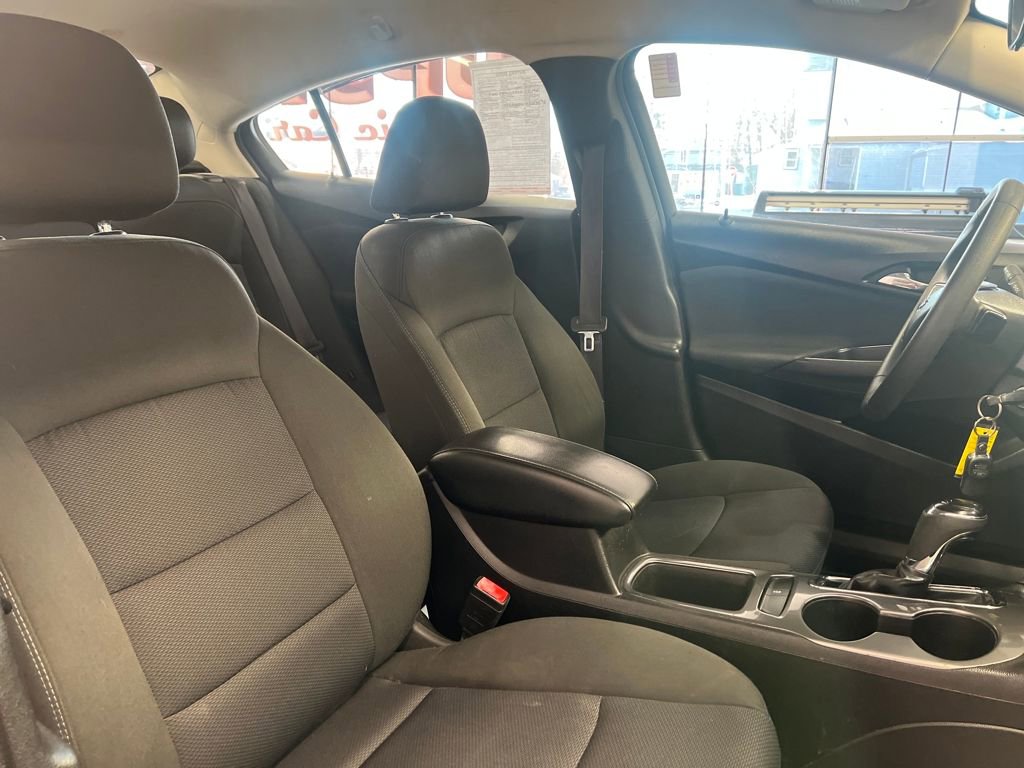 Used 2016 Chevrolet Cruze LT image 35