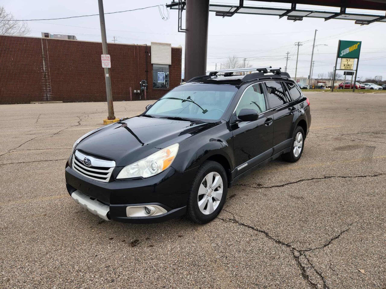 Used 2011 Subaru Outback 2.5i Limited image 8