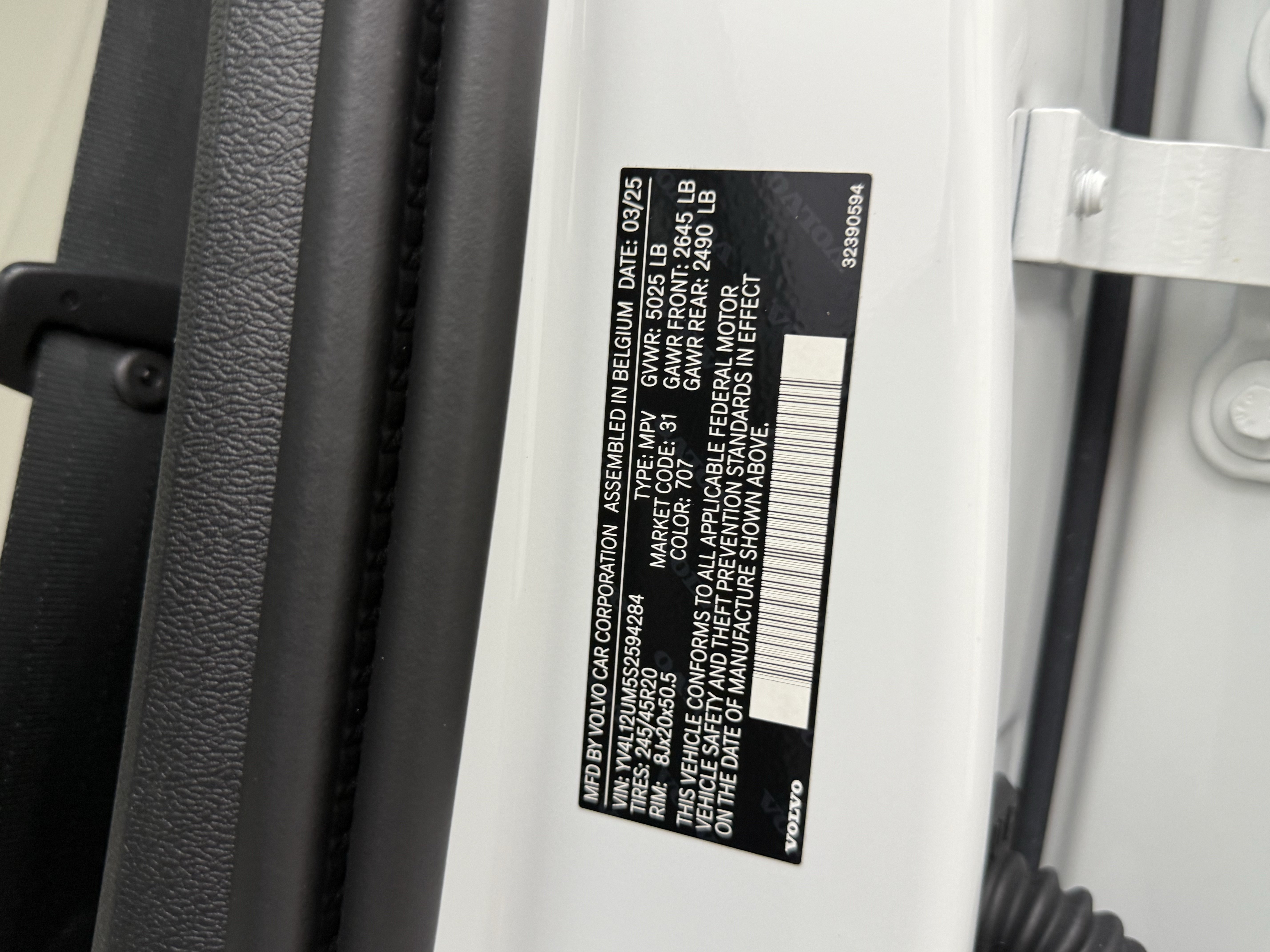 Certified 2025 Volvo XC40 B5 Ultra AWD/4WD image 30