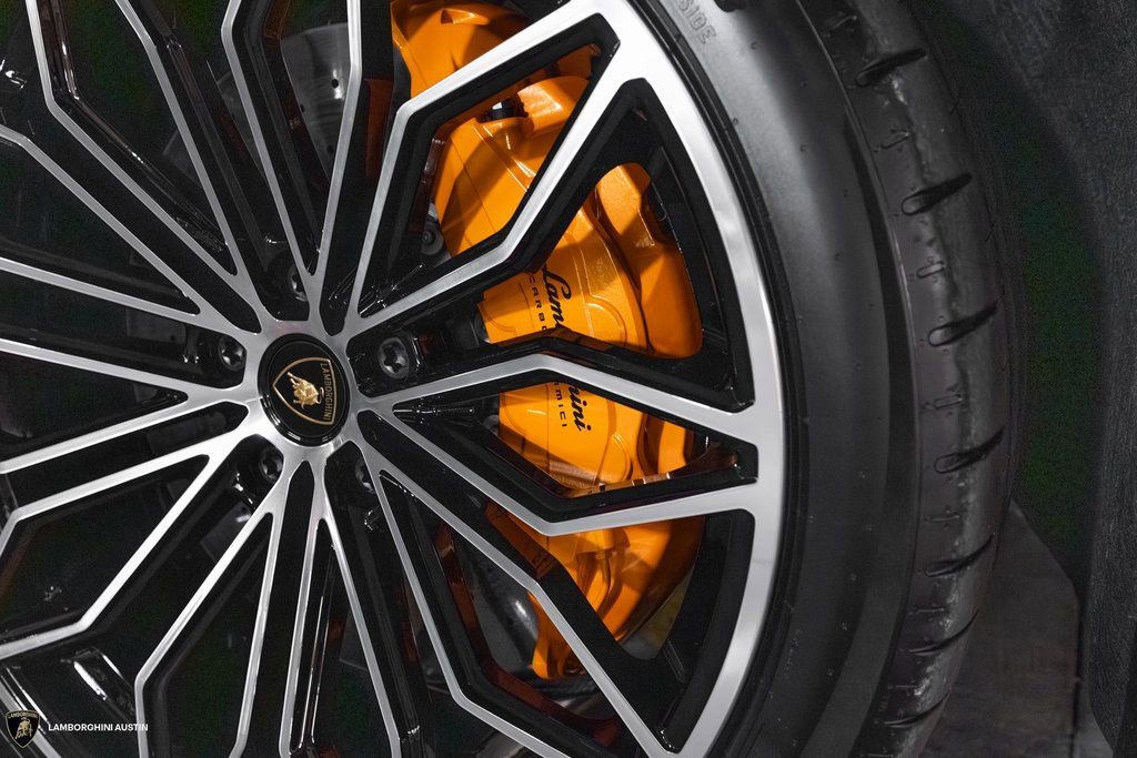 Used 2025 Lamborghini Urus SE image 6