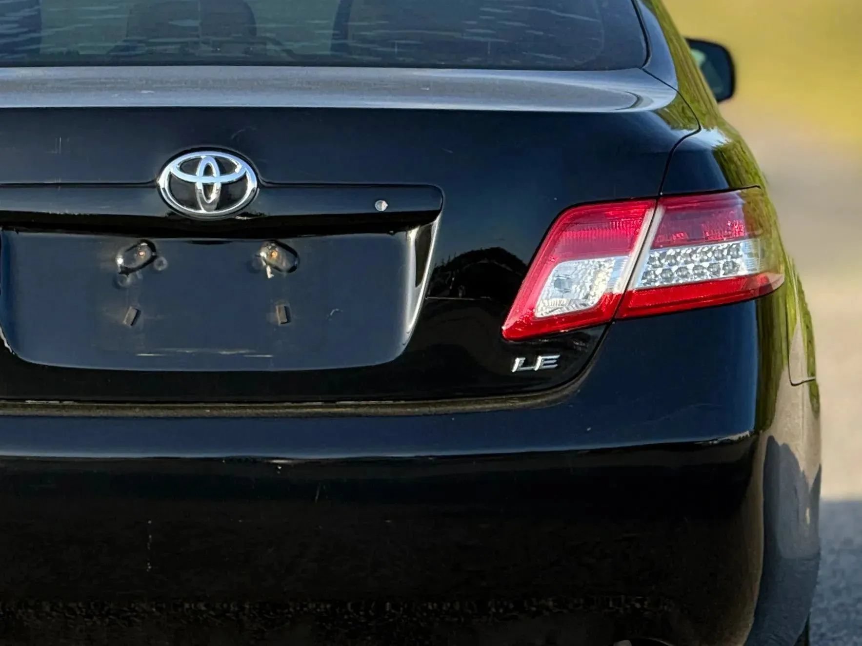 Used 2010 Toyota Camry LE FWD image 14