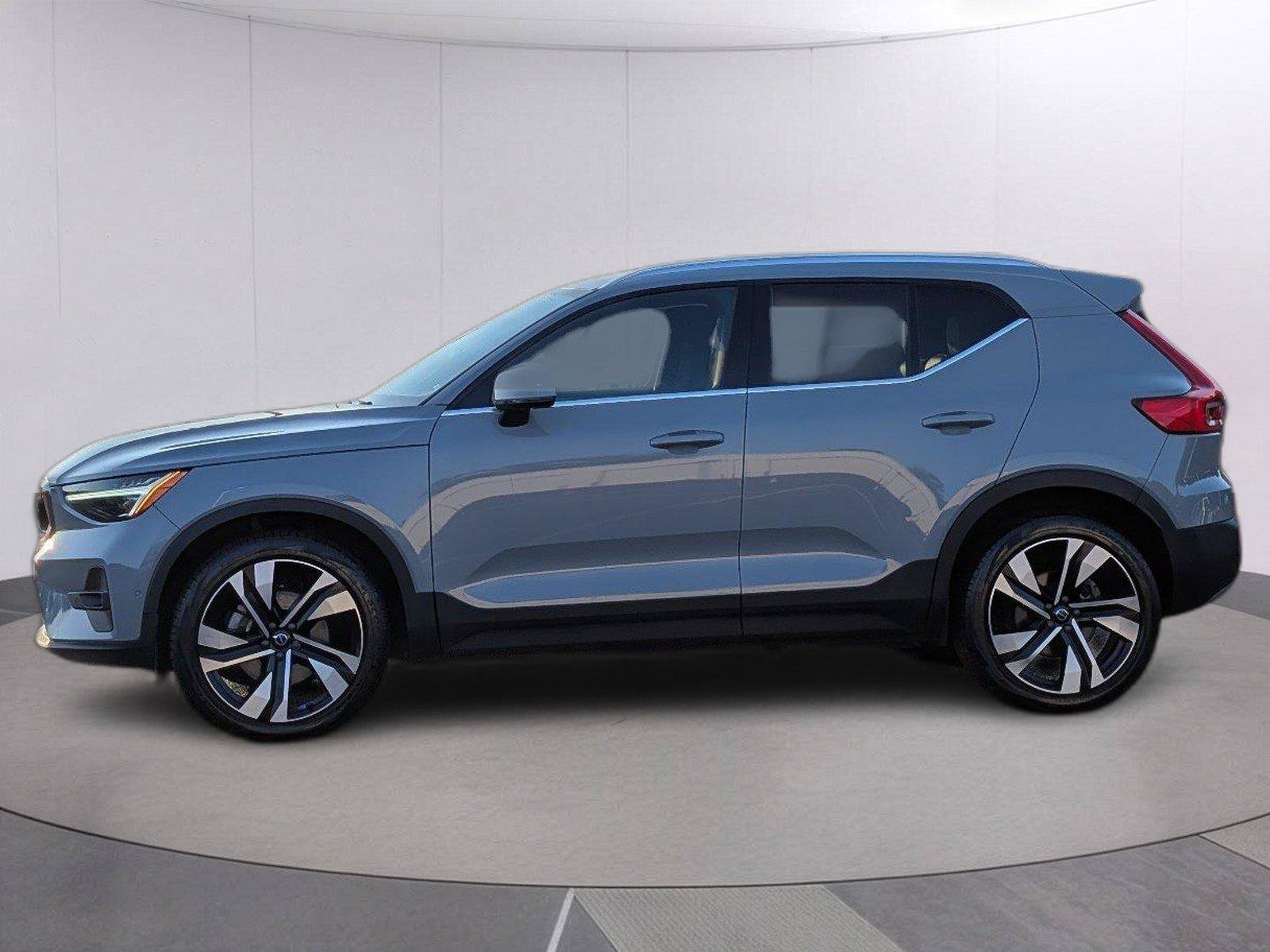 Used 2024 Volvo XC40 B5 Plus w/ Protection Package Premier AWD/4WD image 2