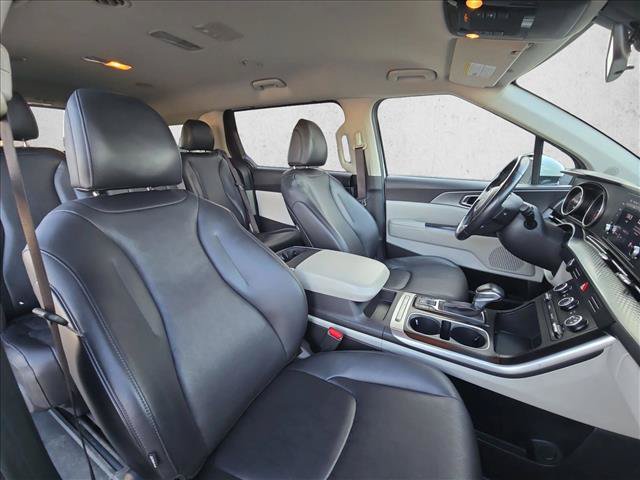 Used 2022 Kia Carnival LX FWD image 19