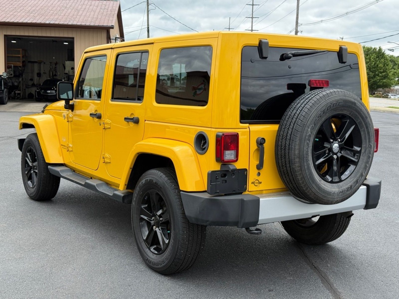 Used 2015 Jeep Wrangler Unlimited Sahara w/ Dual Top Group AWD/4WD image 6