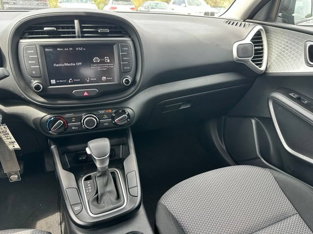 Used 2025 Kia Soul LX w/ LX Technology Package FWD image 13