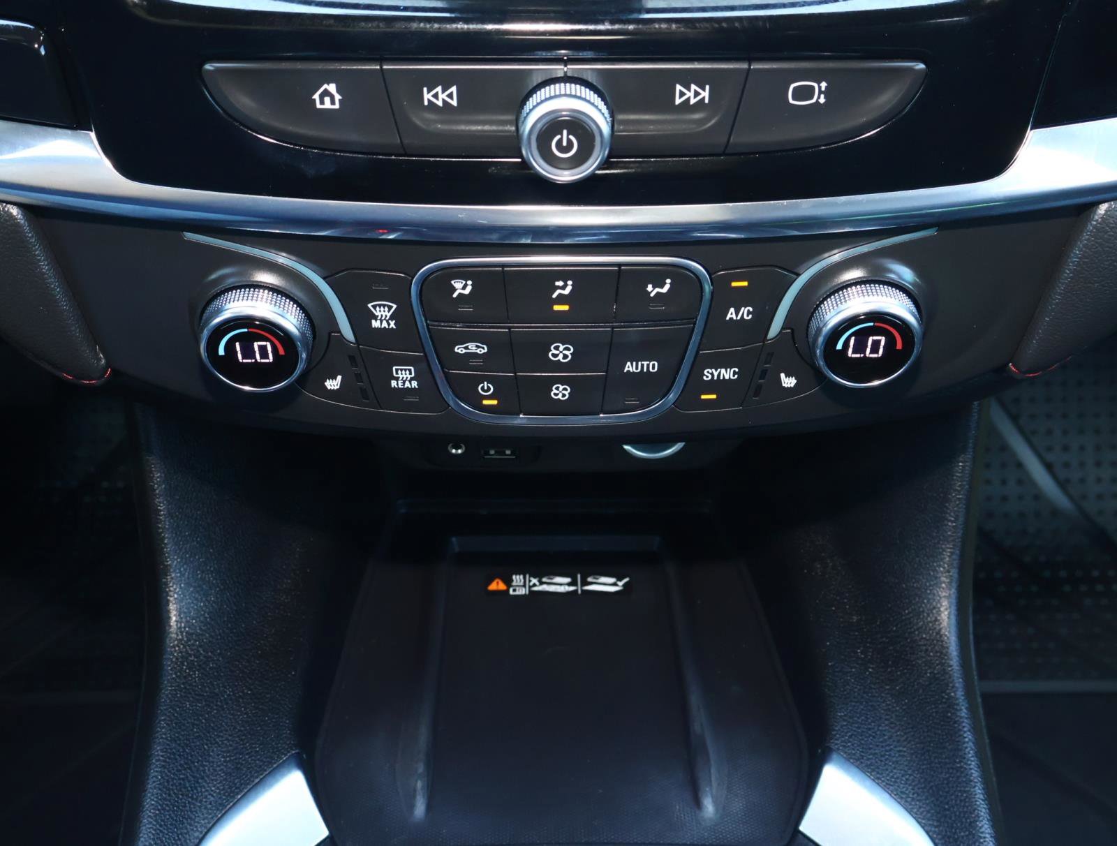 Used 2023 Chevrolet Traverse RS image 28