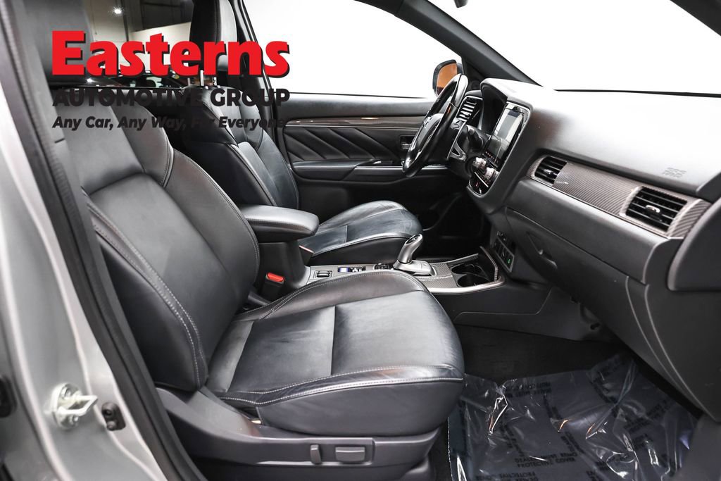 Used 2022 Mitsubishi Outlander LE image 25