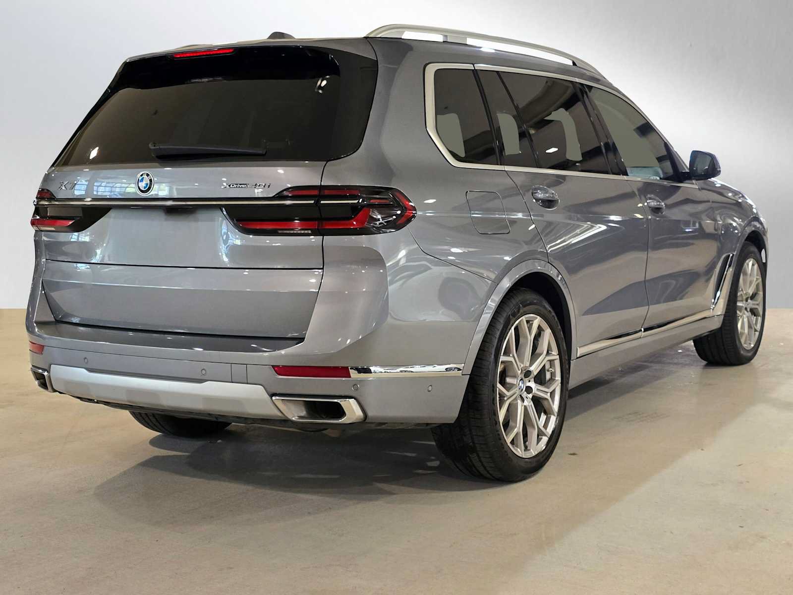 Used 2025 BMW X7 xDrive40i AWD/4WD image 3