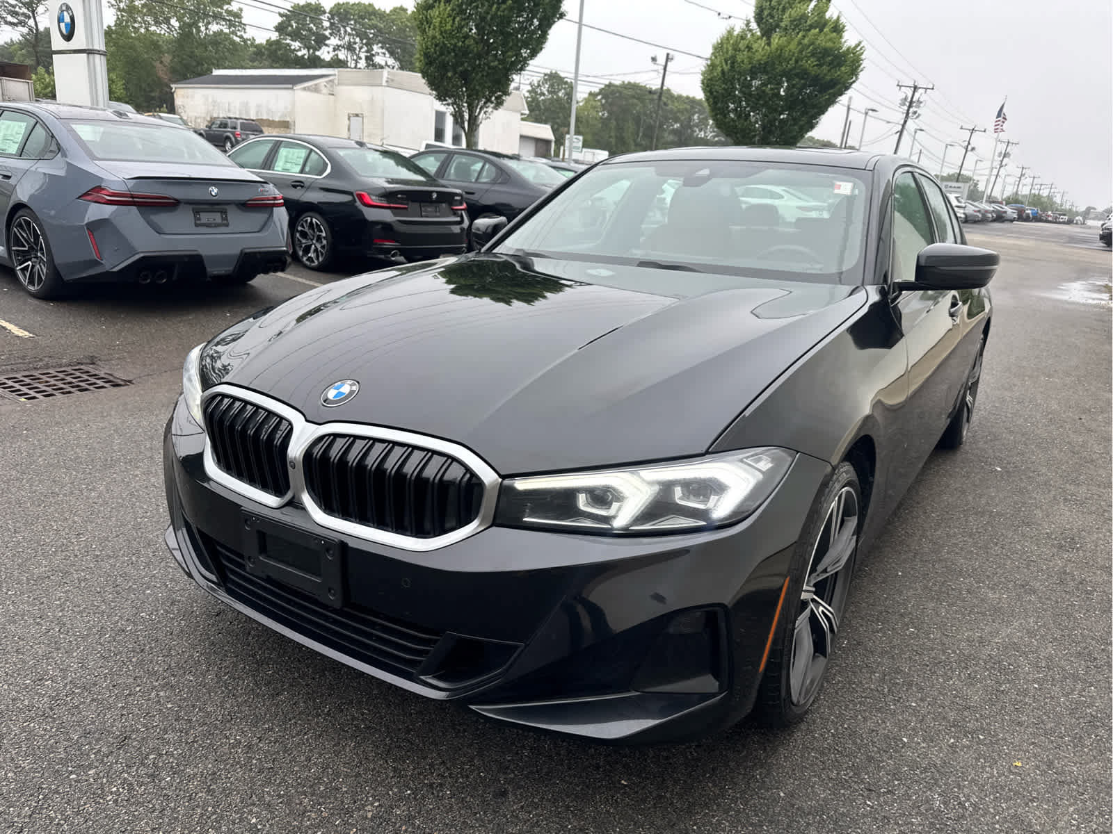 Certified 2023 BMW 330i xDrive Sedan w/ Premium Package AWD/4WD image 4