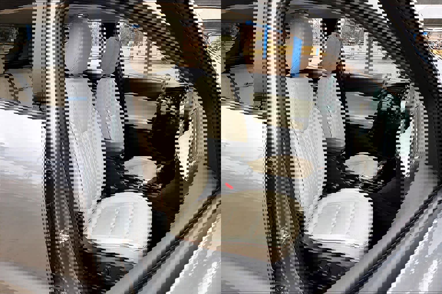 Used 2025 Buick Encore GX Avenir w/ Avenir Technology Package image 9