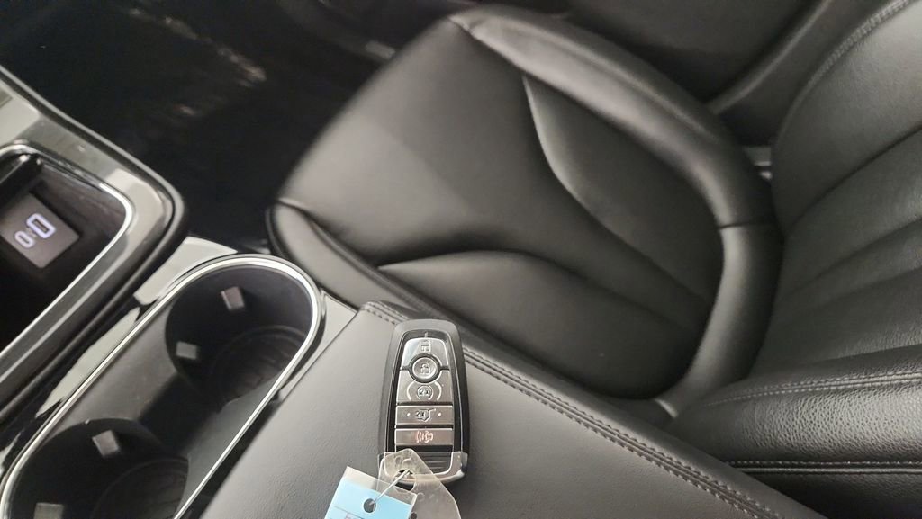Used 2023 Lincoln Nautilus AWD image 19