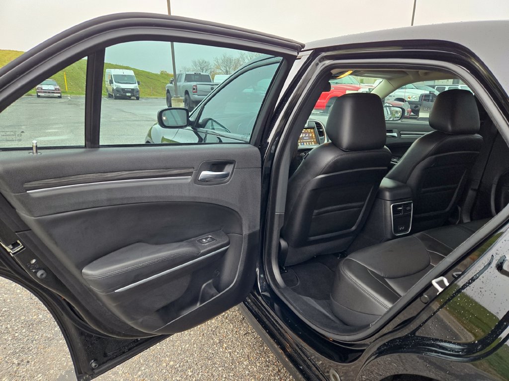 Used 2022 Chrysler 300 Touring L AWD/4WD image 26