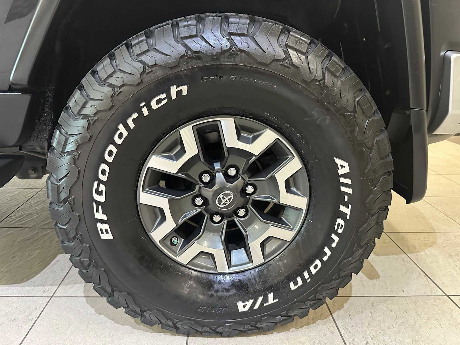 Used 2014 Toyota FJ Cruiser 4WD w/ Upgrade Package image 8