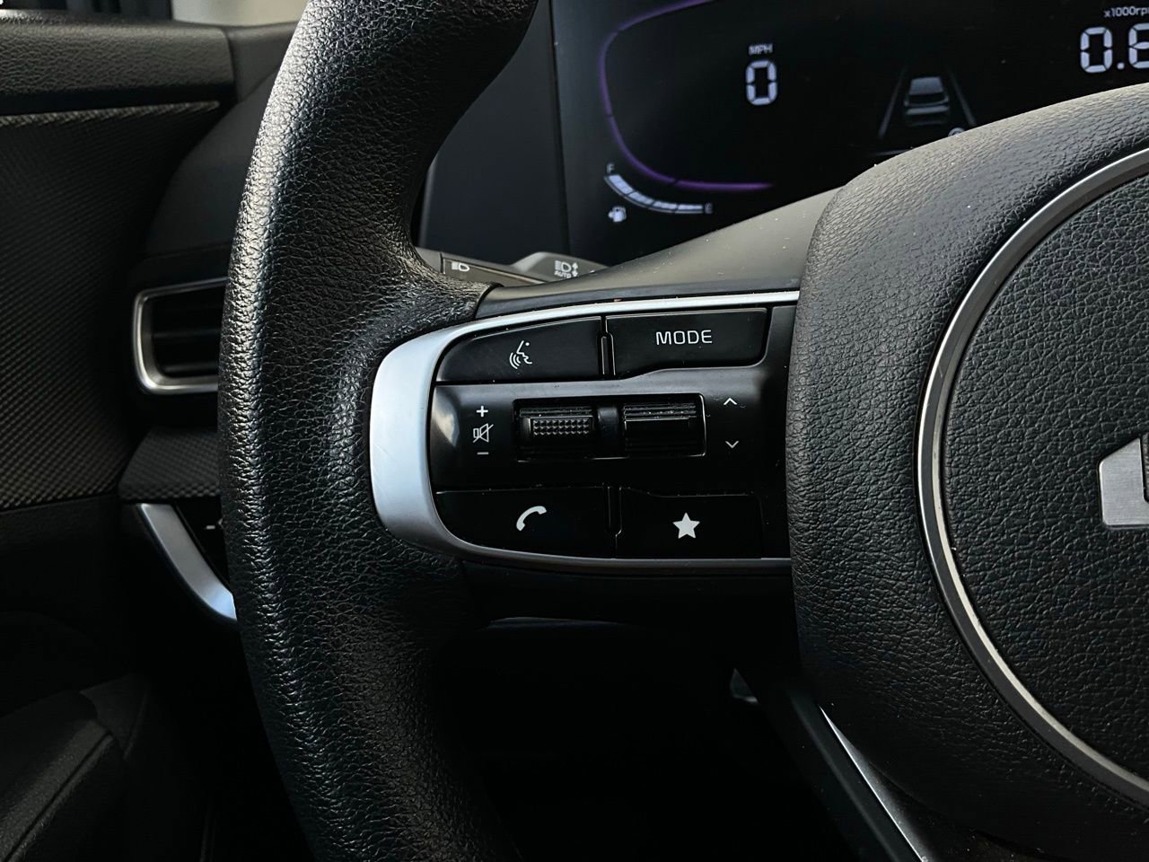 Used 2025 Kia Sportage LX image 31