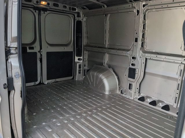 Used 2021 RAM ProMaster 2500 w/ Premium Appearance Group FWD image 9