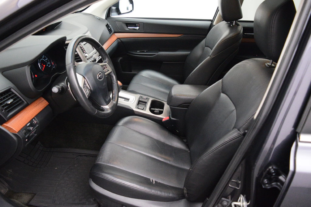 Used 2013 Subaru Outback 2.5i Limited w/ Moonroof Pkg AWD/4WD image 10