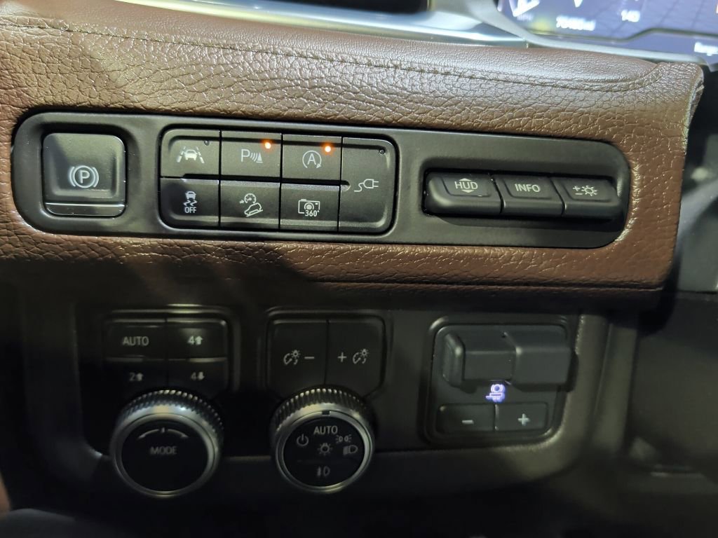 Used 2022 GMC Yukon XL Denali w/ Denali Premium Package image 28