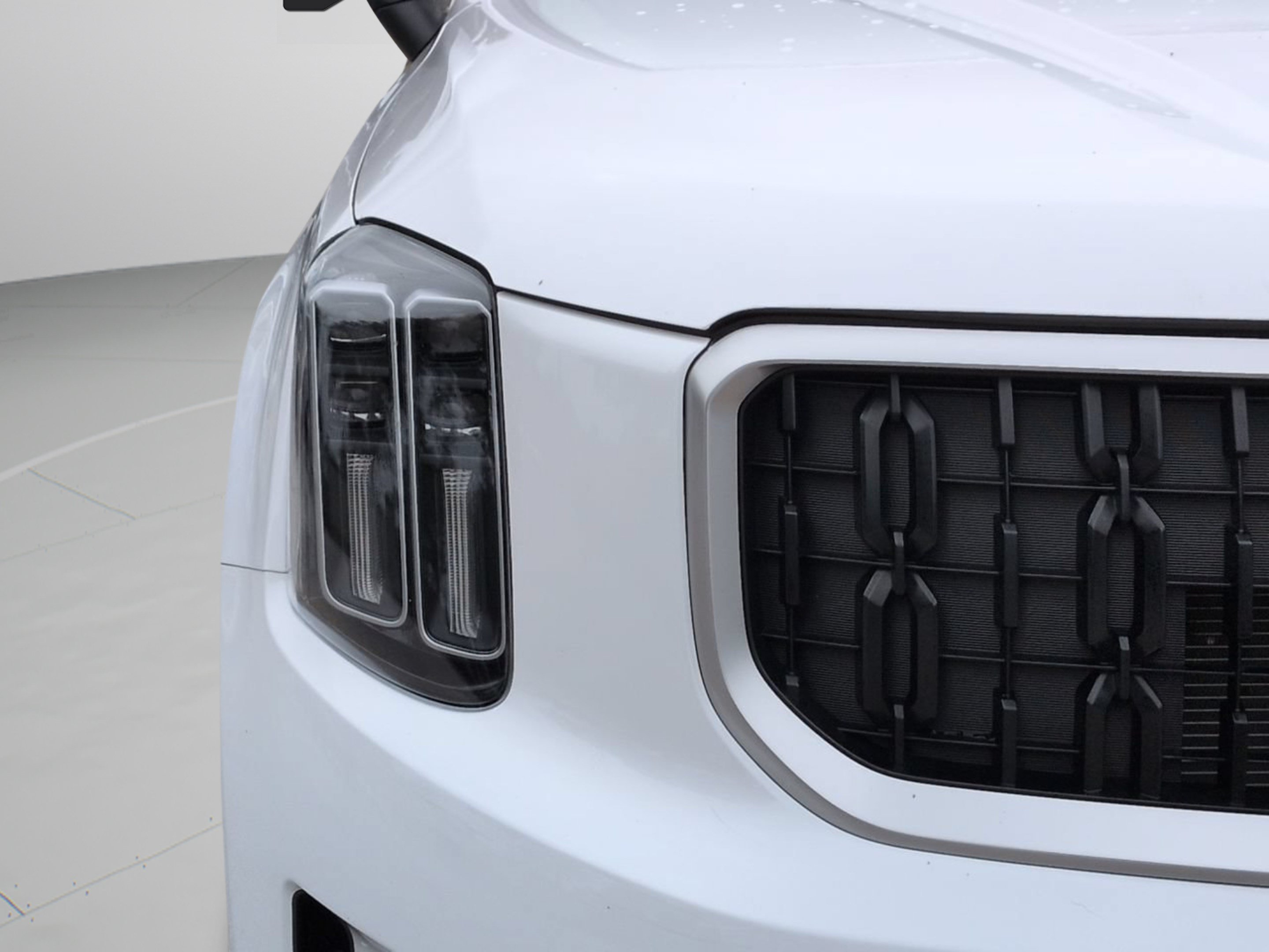 Used 2025 Kia Telluride EX w/ EX Captain's Chair Package FWD image 12