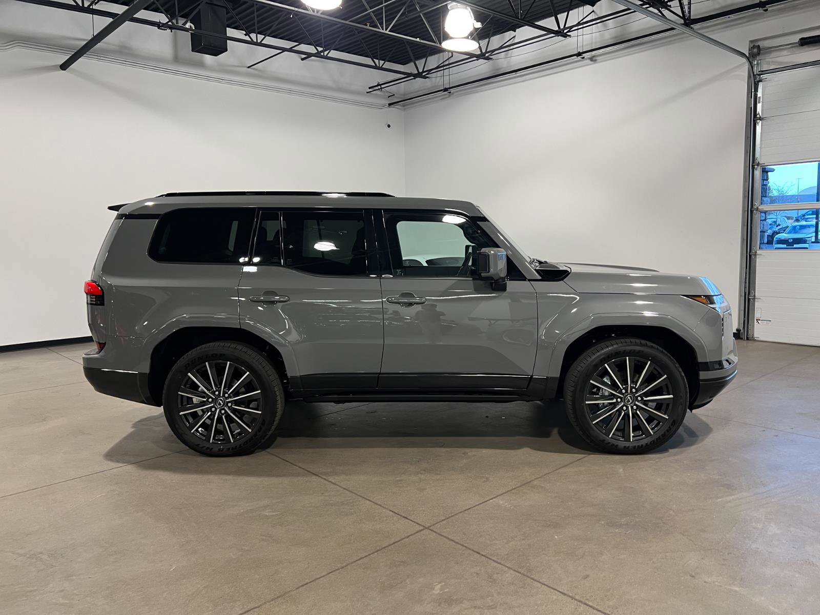 Used 2026 Lexus GX 550 w/ Cold Area Package AWD/4WD image 2