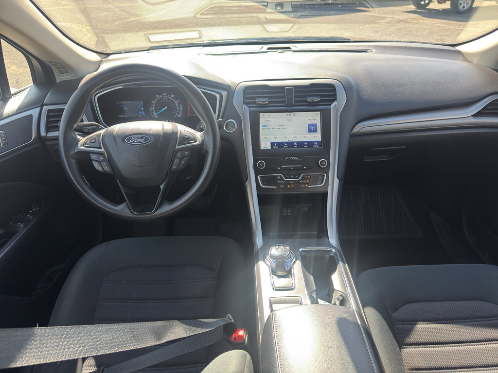 Used 2020 Ford Fusion SE image 11