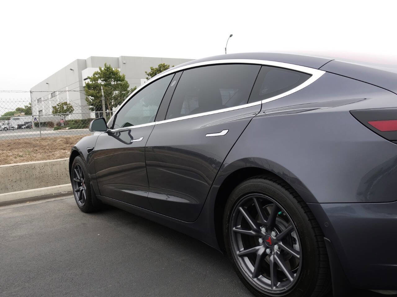 Used 2018 Tesla Model 3 Long Range RWD image 10