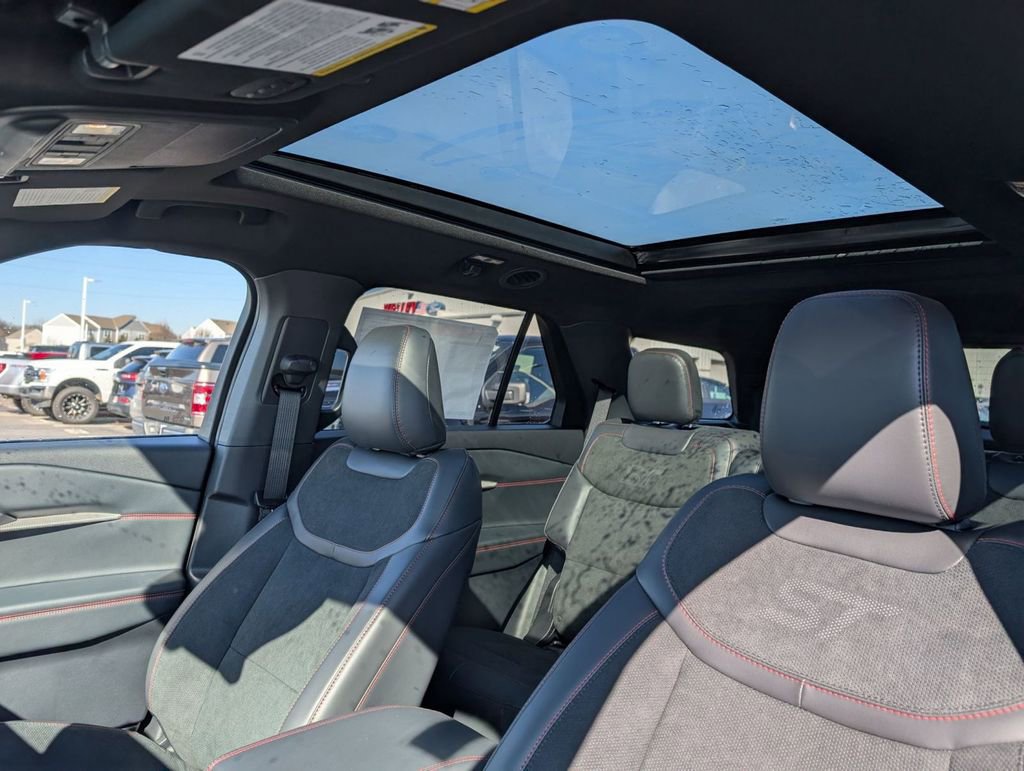 New 2026 Ford Explorer ST w/ Sun And Sound Package image 5