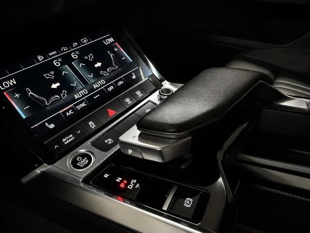 Used 2021 Audi e-tron Premium AWD/4WD image 31