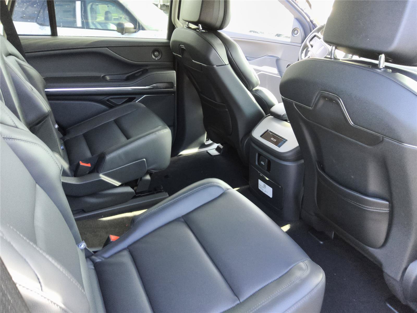 New 2027 Lincoln Navigator Premiere RWD image 22