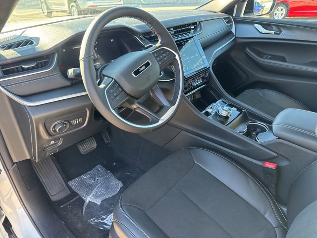 New 2025 Jeep Grand Cherokee Altitude image 14