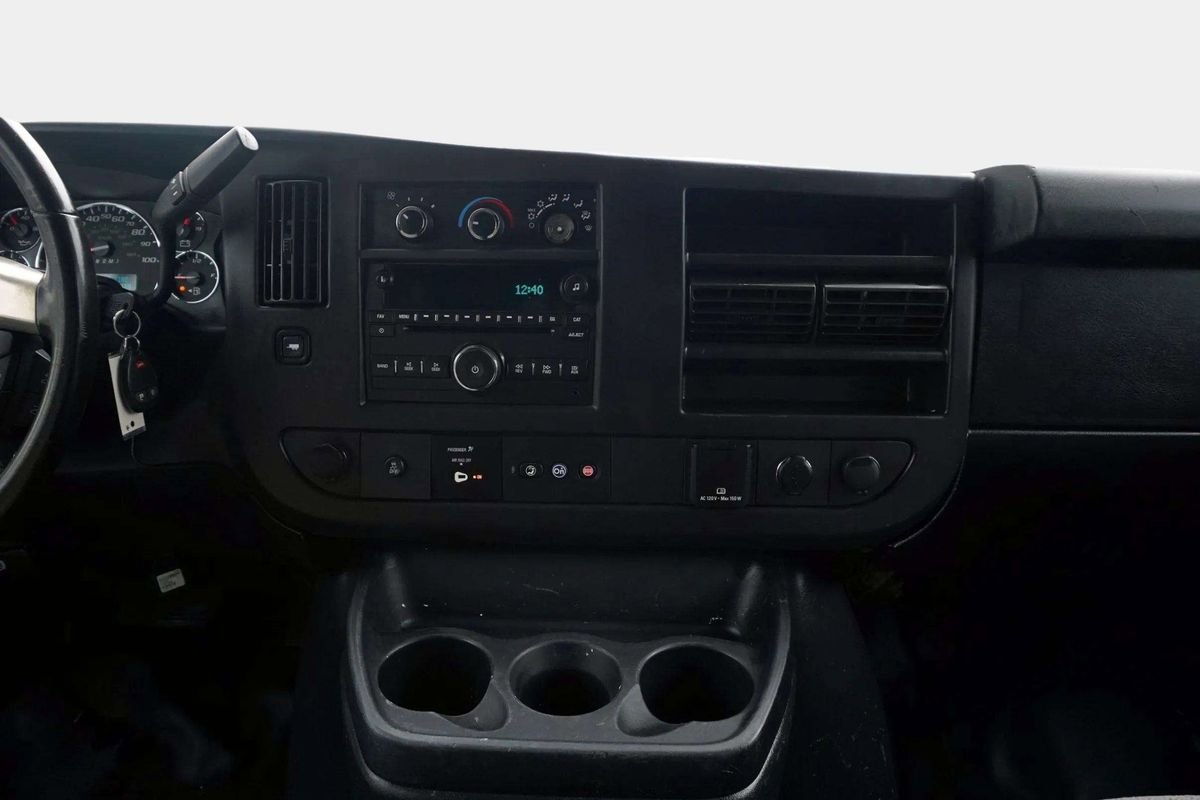 Used 2018 Chevrolet Express 3500 Extended w/ Driver Convenience Package image 20